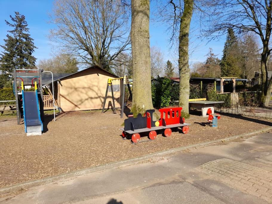Gezellig Ingerichte Blokhut Op Een Rustig Park! Putten Eksteriør bilde